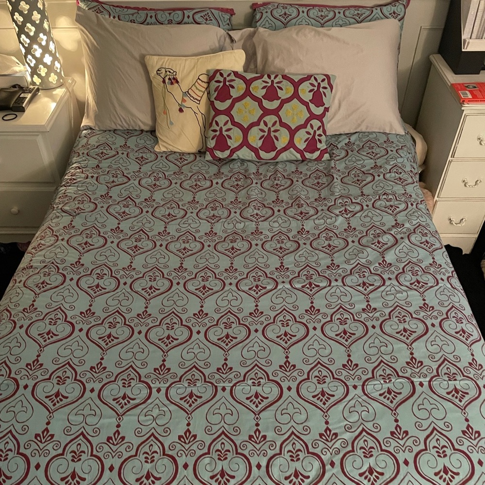 Reversible Comforter - Full - Picture 2 of 2